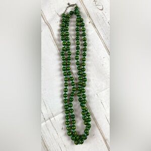 Vintage. Classic Green Beaded Necklace - Elegant Women’s Jewelry